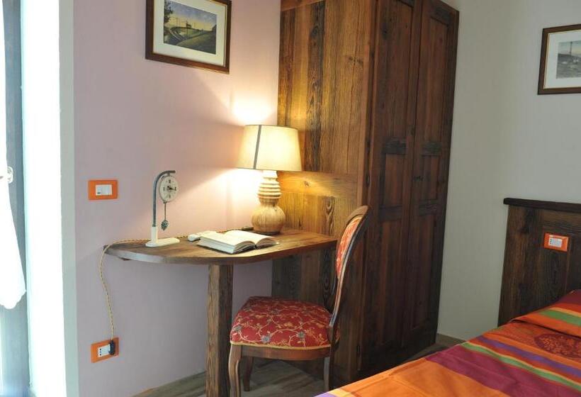 住宿加早餐  Affittacamere Belvedere