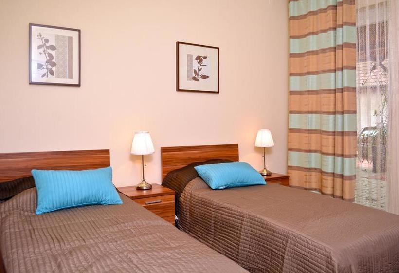 مبيت وإفطار Airport Glossel Panzió