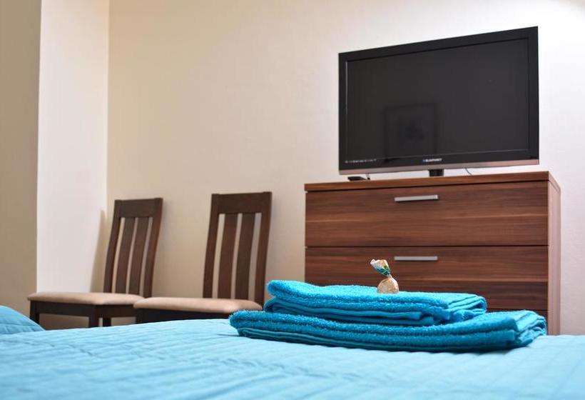 مبيت وإفطار Airport Glossel Panzió