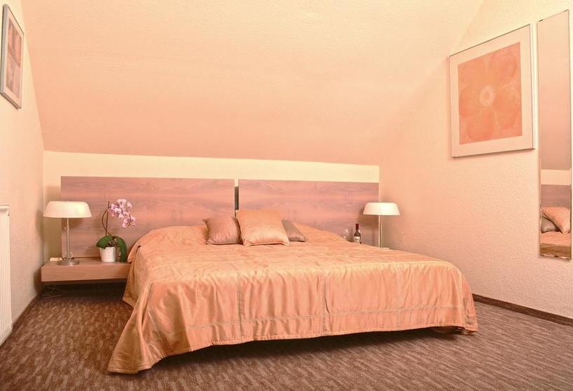 مبيت وإفطار Airport Glossel Panzió