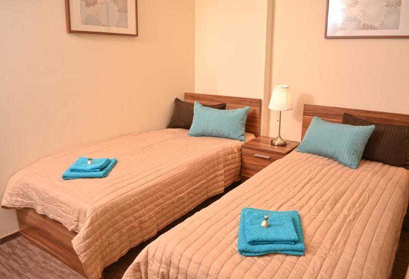 مبيت وإفطار Airport Glossel Panzió