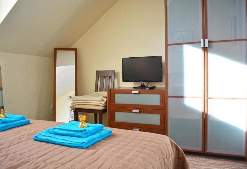 مبيت وإفطار Airport Glossel Panzió