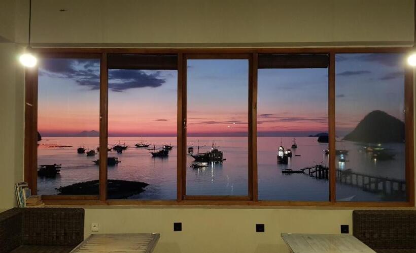 ベッドアンドブレックファースト Blue Parrot