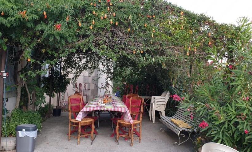 مبيت وإفطار Château De Villeneuve   Montolieu