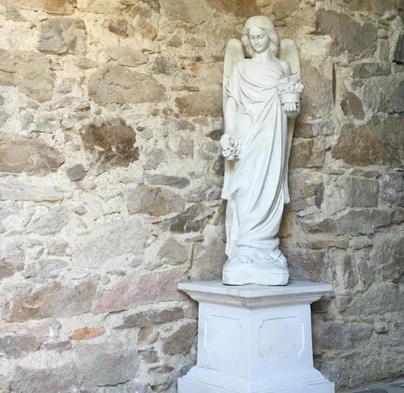 مبيت وإفطار Château De Villeneuve   Montolieu