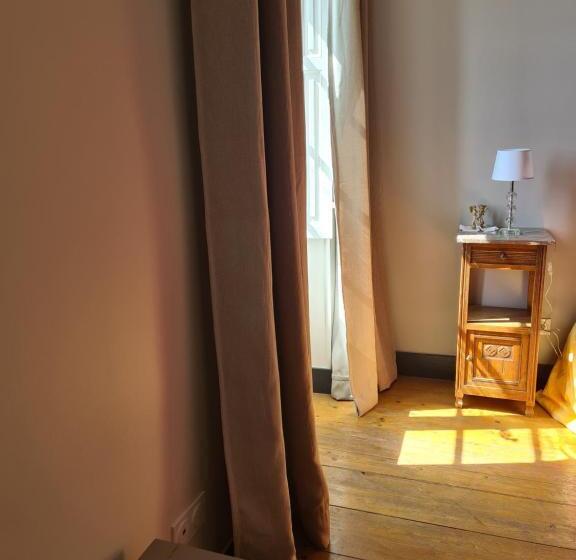 مبيت وإفطار Château De Villeneuve   Montolieu