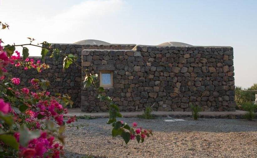 مبيت وإفطار Dammusi Al Qubba Wellness & Resort