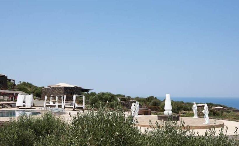 مبيت وإفطار Dammusi Al Qubba Wellness & Resort