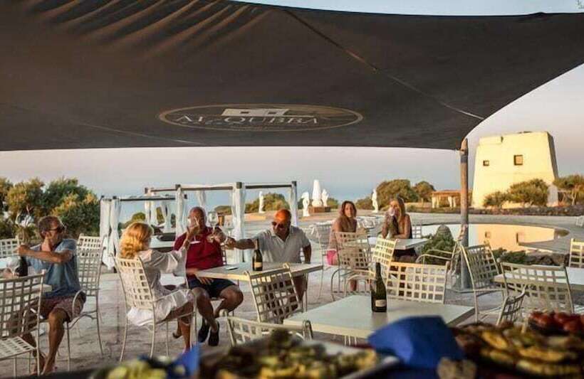 تختخواب و صبحانه Dammusi Al Qubba Wellness & Resort