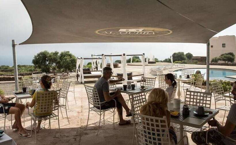 مبيت وإفطار Dammusi Al Qubba Wellness & Resort