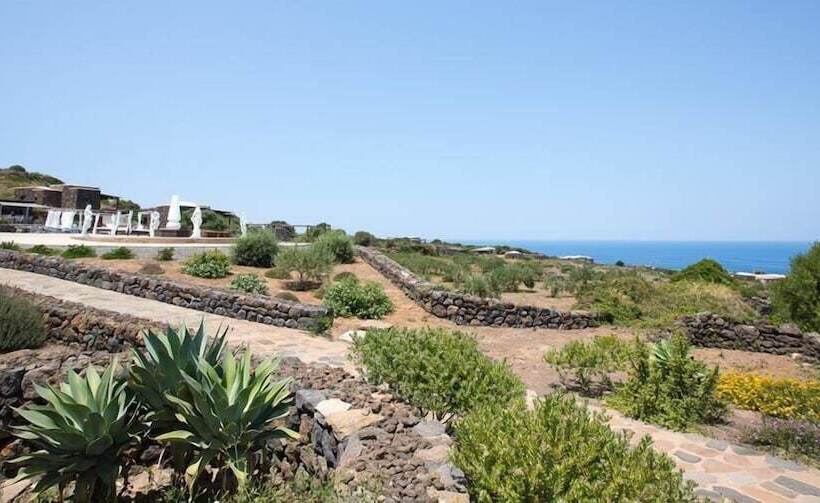 مبيت وإفطار Dammusi Al Qubba Wellness & Resort