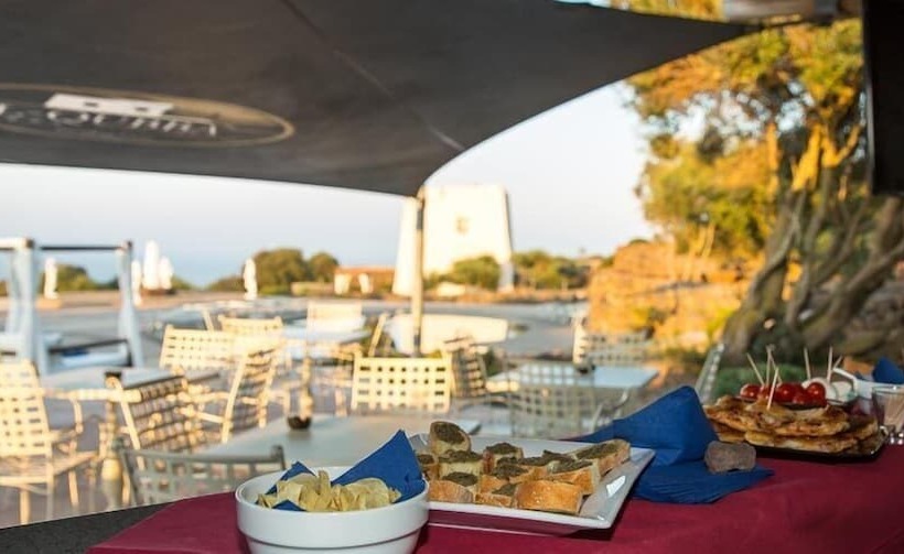 مبيت وإفطار Dammusi Al Qubba Wellness & Resort