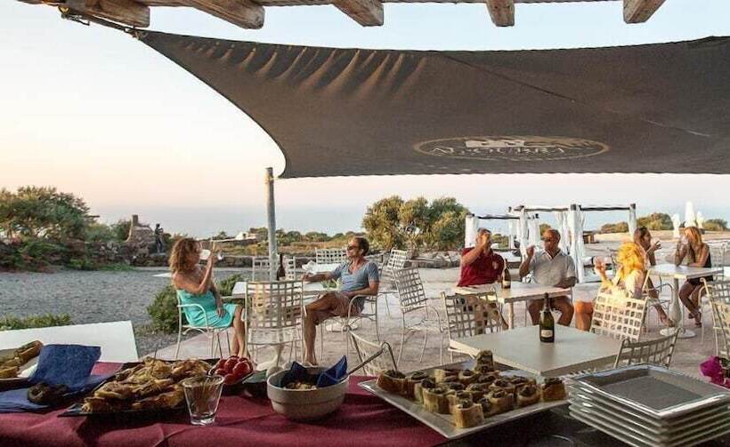 مبيت وإفطار Dammusi Al Qubba Wellness & Resort