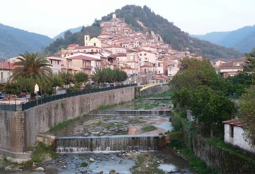 مبيت وإفطار Elpidios Galatro Terme