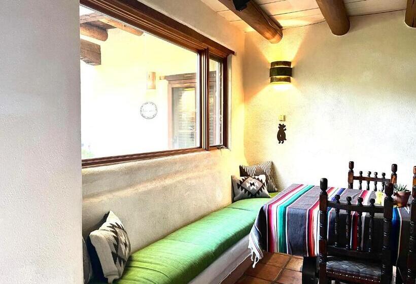 تختخواب و صبحانه Hacienda Del Sol