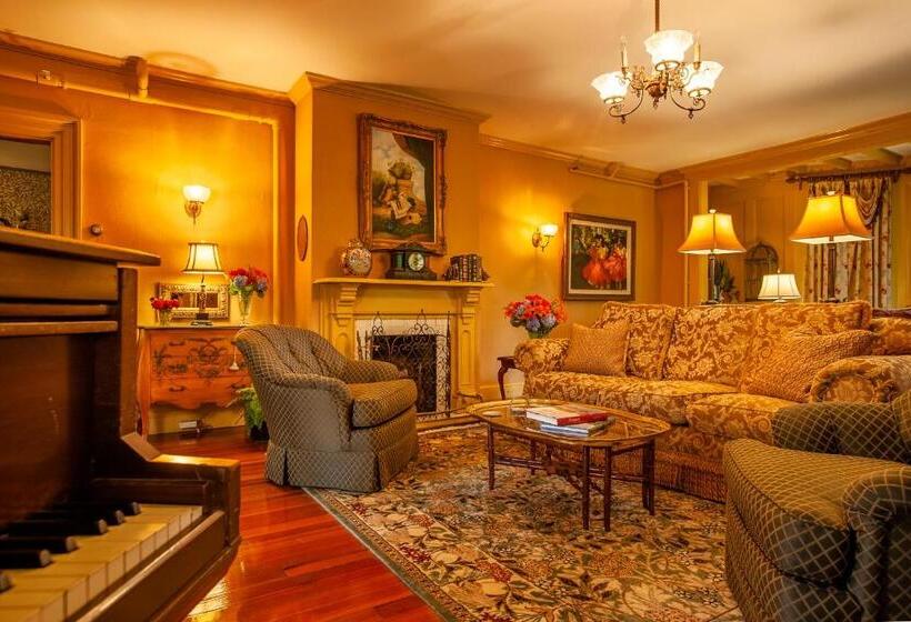 Bed and Breakfast Ivy Lodge