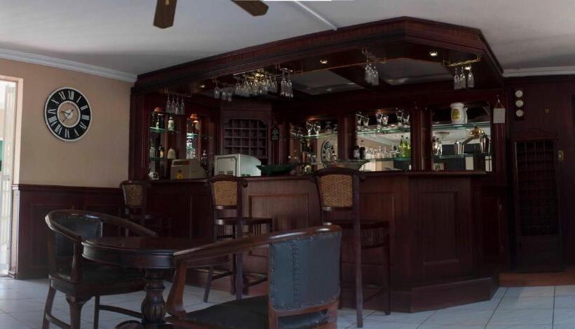 Bed and Breakfast Summerview Guest Lodge