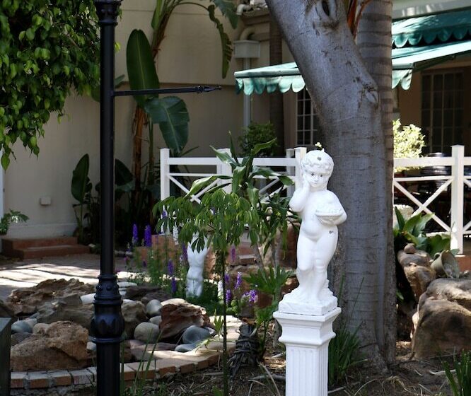 Bed and Breakfast Summerview Guest Lodge