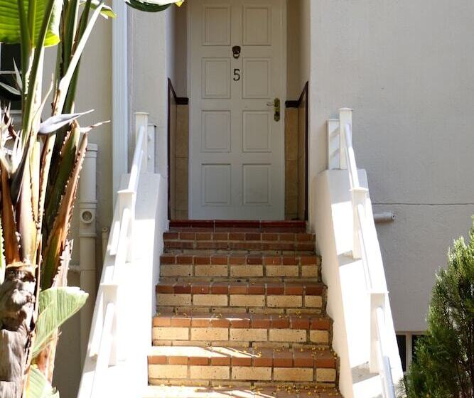 Bed and Breakfast Summerview Guest Lodge