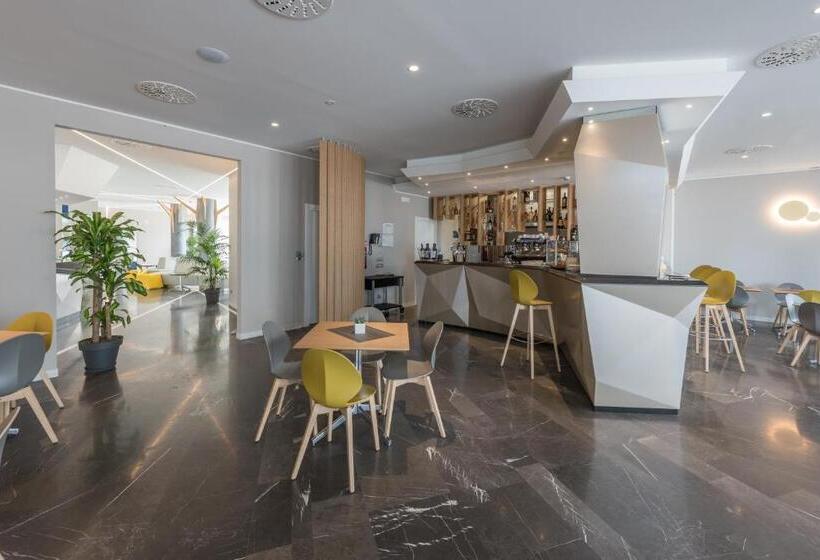 Hesperia Hotel & Residence