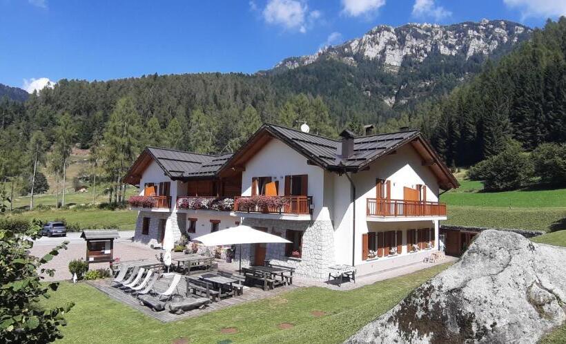 فندق Albergo Chalet Abete Rosso