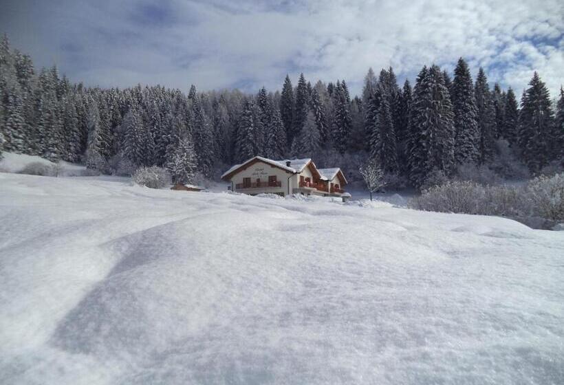 בית מלון כפרי Albergo Chalet Abete Rosso