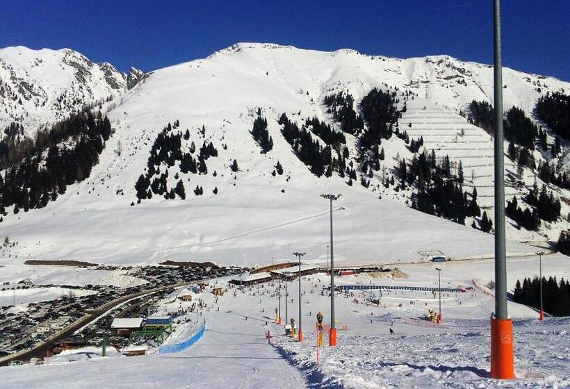 فندق Albergo Chalet Abete Rosso