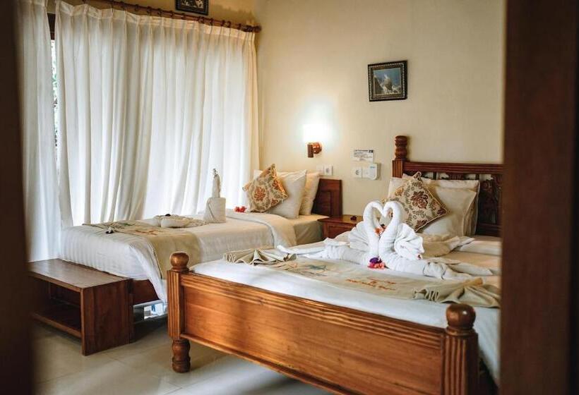 Amed Cafe & Hotel Kebun Wayan