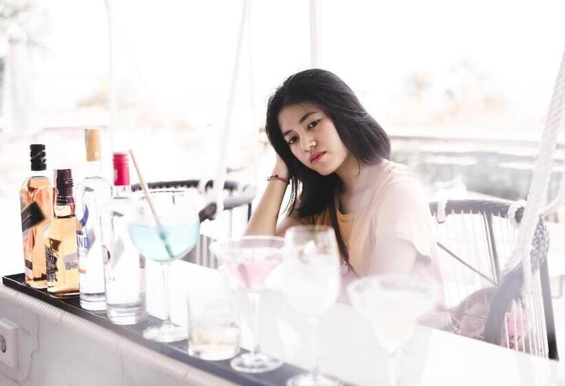 Amed Cafe & Hotel Kebun Wayan