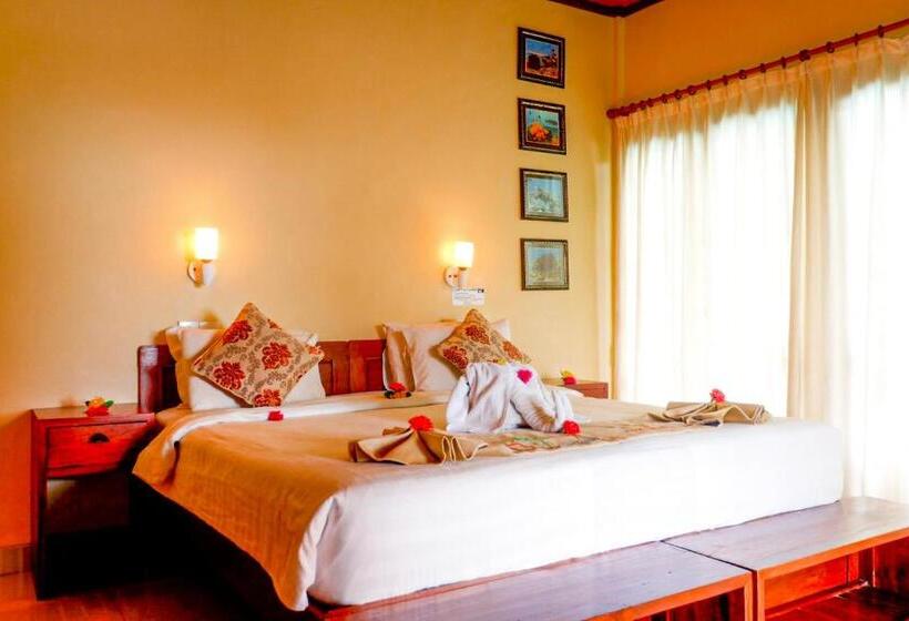 Amed Cafe & Hotel Kebun Wayan