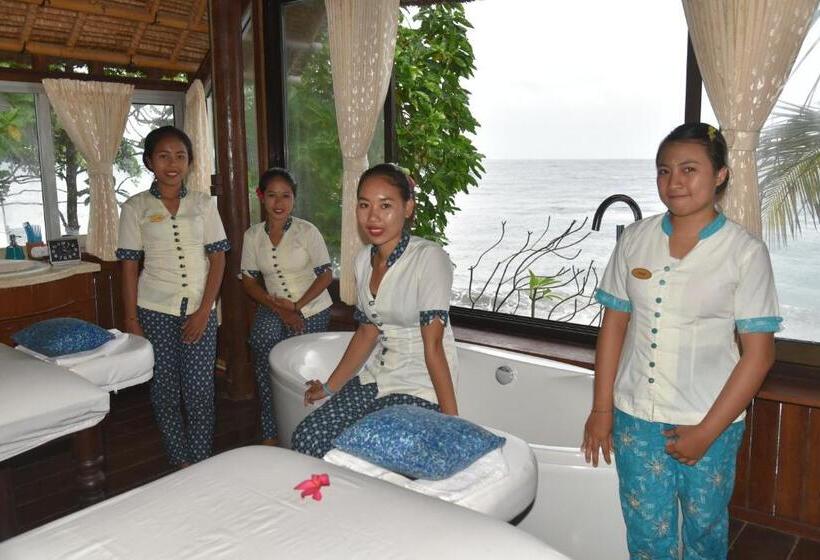 Amed Cafe & Hotel Kebun Wayan