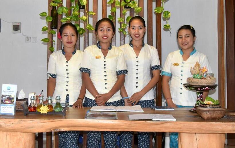 Amed Cafe & Hotel Kebun Wayan