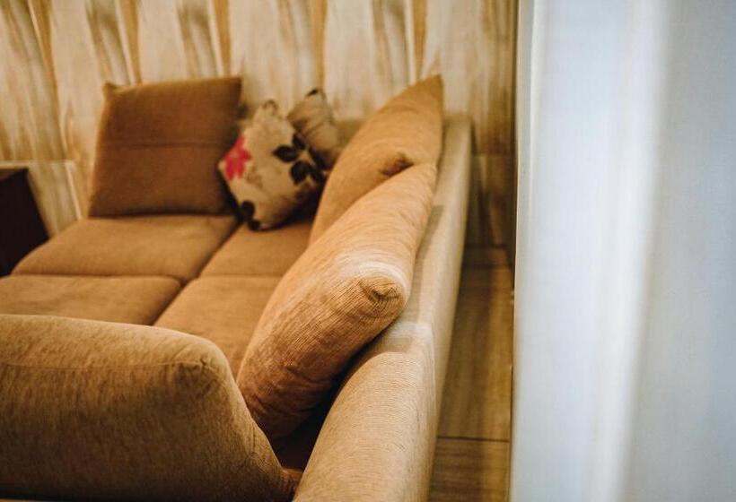 Amed Cafe & Hotel Kebun Wayan