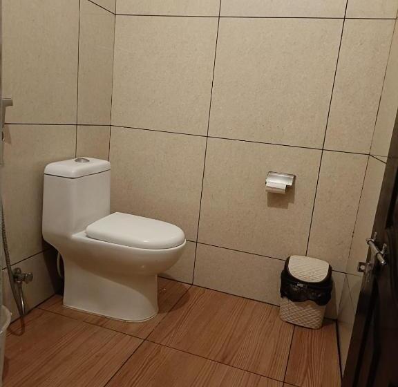 Отель Ebenezer Plaza