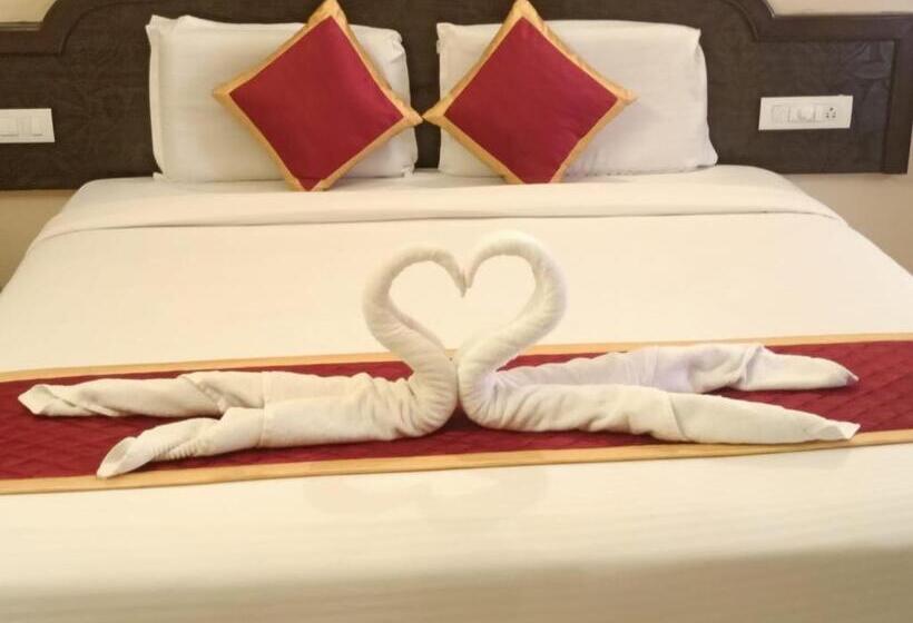 Отель Ebenezer Plaza