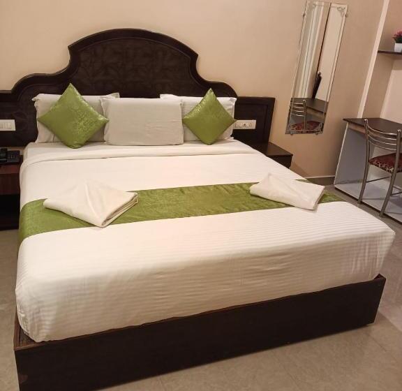 Отель Ebenezer Plaza