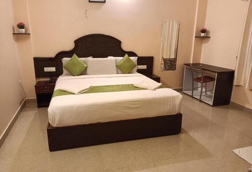 Отель Ebenezer Plaza