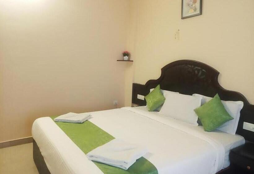 Отель Ebenezer Plaza