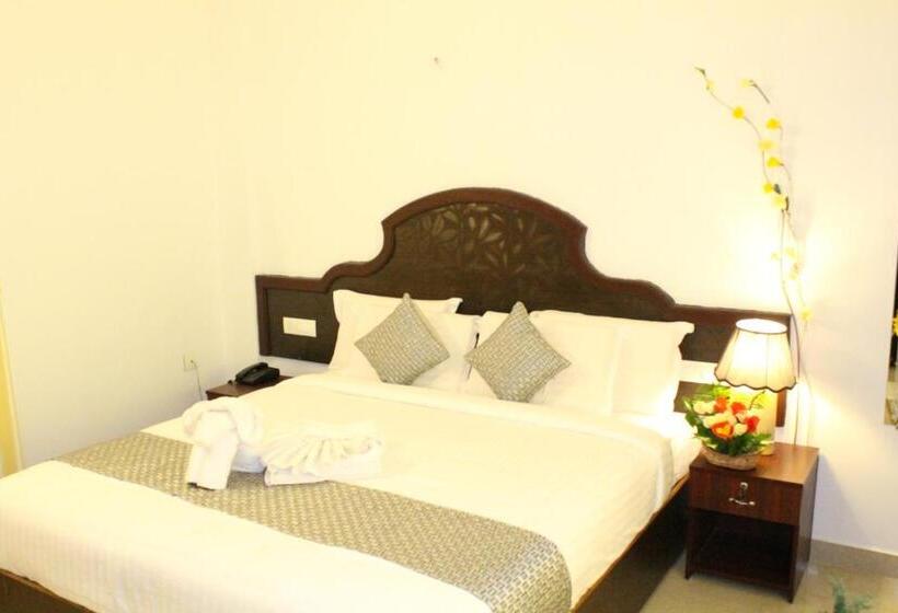 Отель Ebenezer Plaza