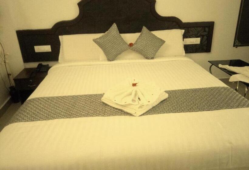 Отель Ebenezer Plaza