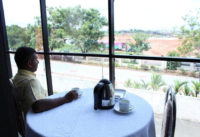 Отель Ebenezer Plaza