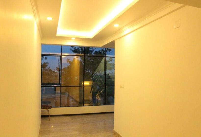 Отель Ebenezer Plaza