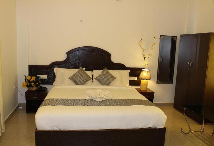 Отель Ebenezer Plaza