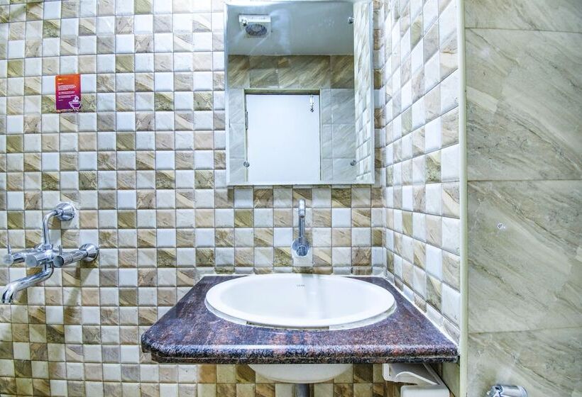 Fabhotel Jansi Deluxe   Nr Gandhipuram Bus Stand