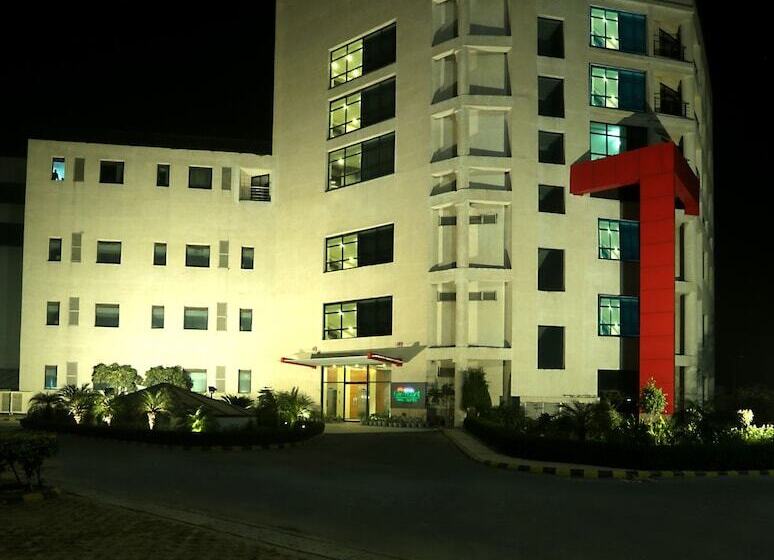 בית מלון כפרי Fairvacanze Inns & Suites