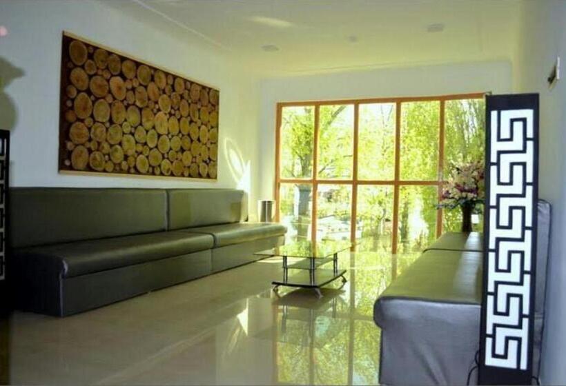 Hotel Green Leaf Srinagar