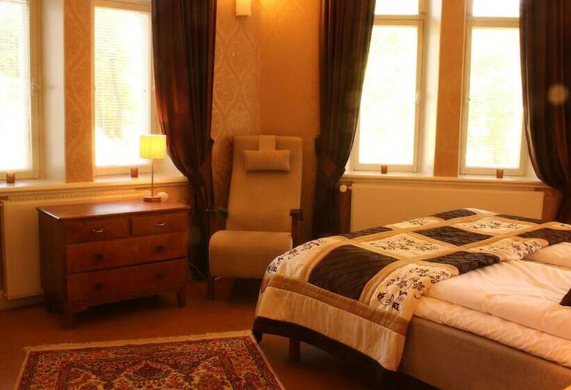 Kartanohotelli Karhulan Hovi