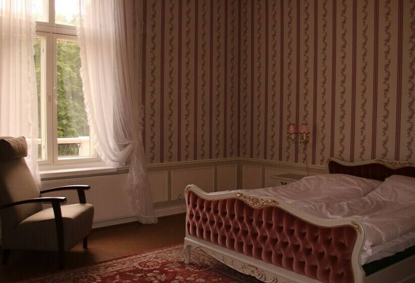 Kartanohotelli Karhulan Hovi