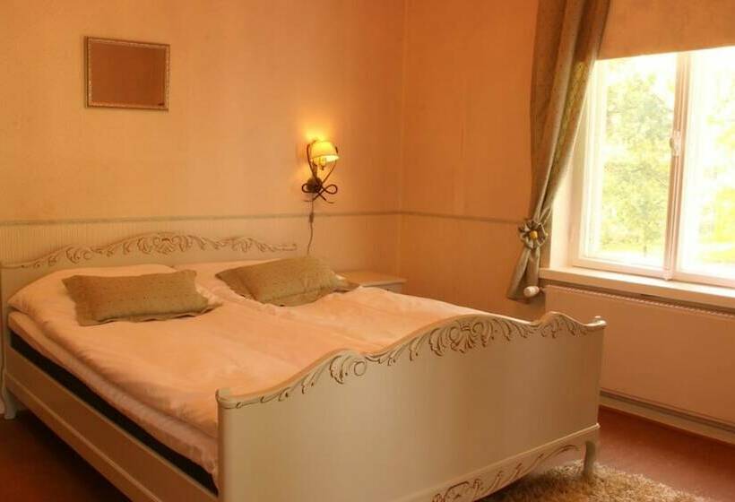 Kartanohotelli Karhulan Hovi