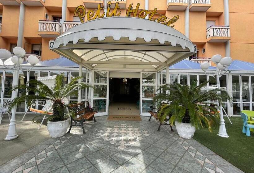 ホテル Petit